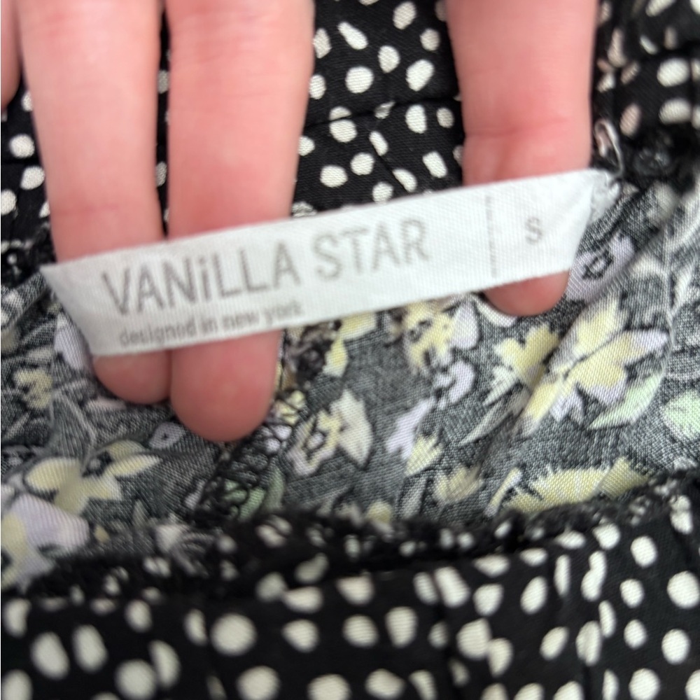 Black Floral Flowy Shorts | Vanilla Star Size S - Picture 3 of 5